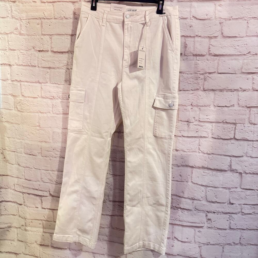 Judy Blue NWT sz 13/31 white high rise, straight leg Cargo jeans